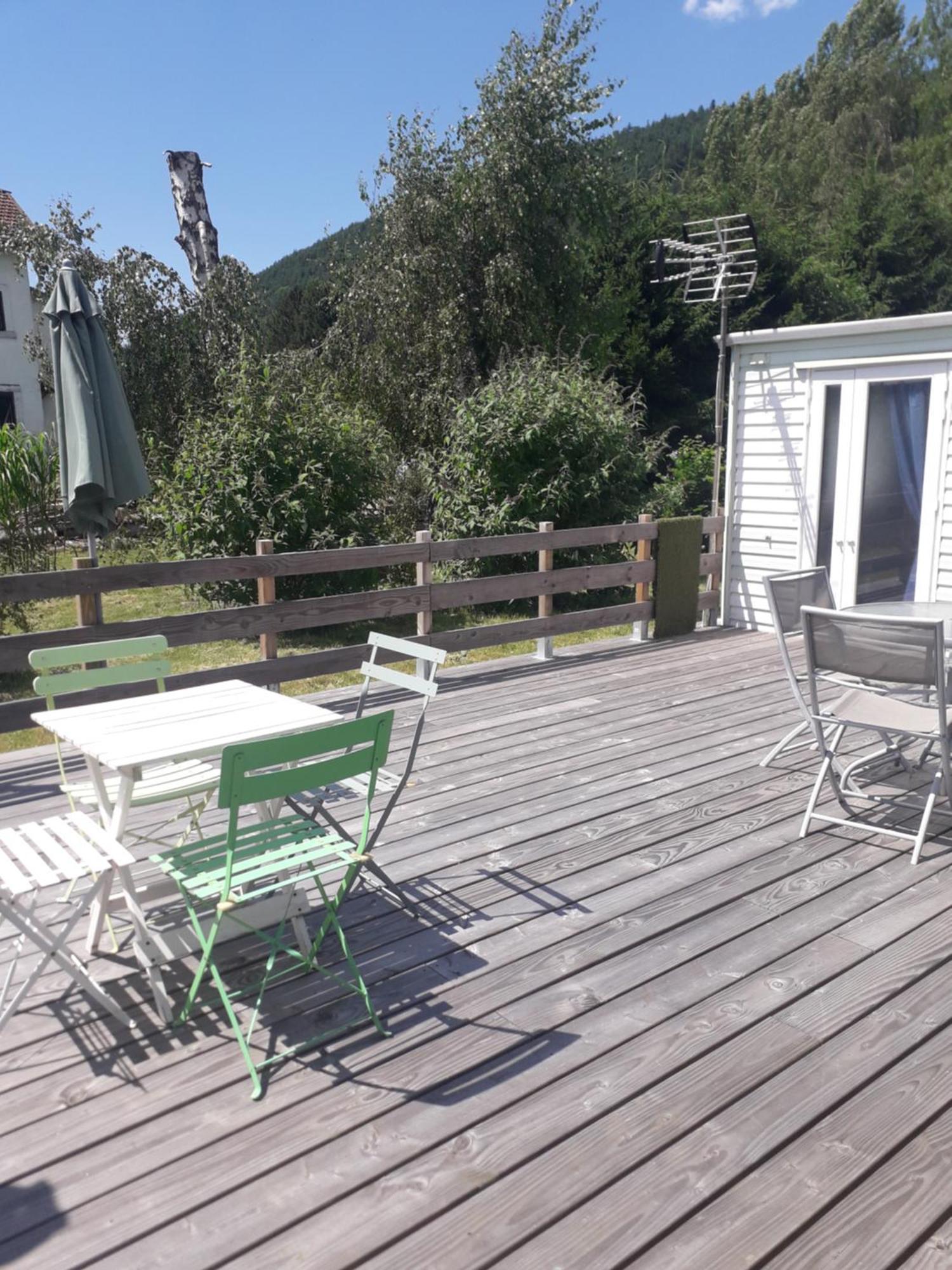 Gites, Les Jonquilles, Le Sagard Et Bungalow Les Brimbelles, Nature Et Detente La Houssiere Exterior photo